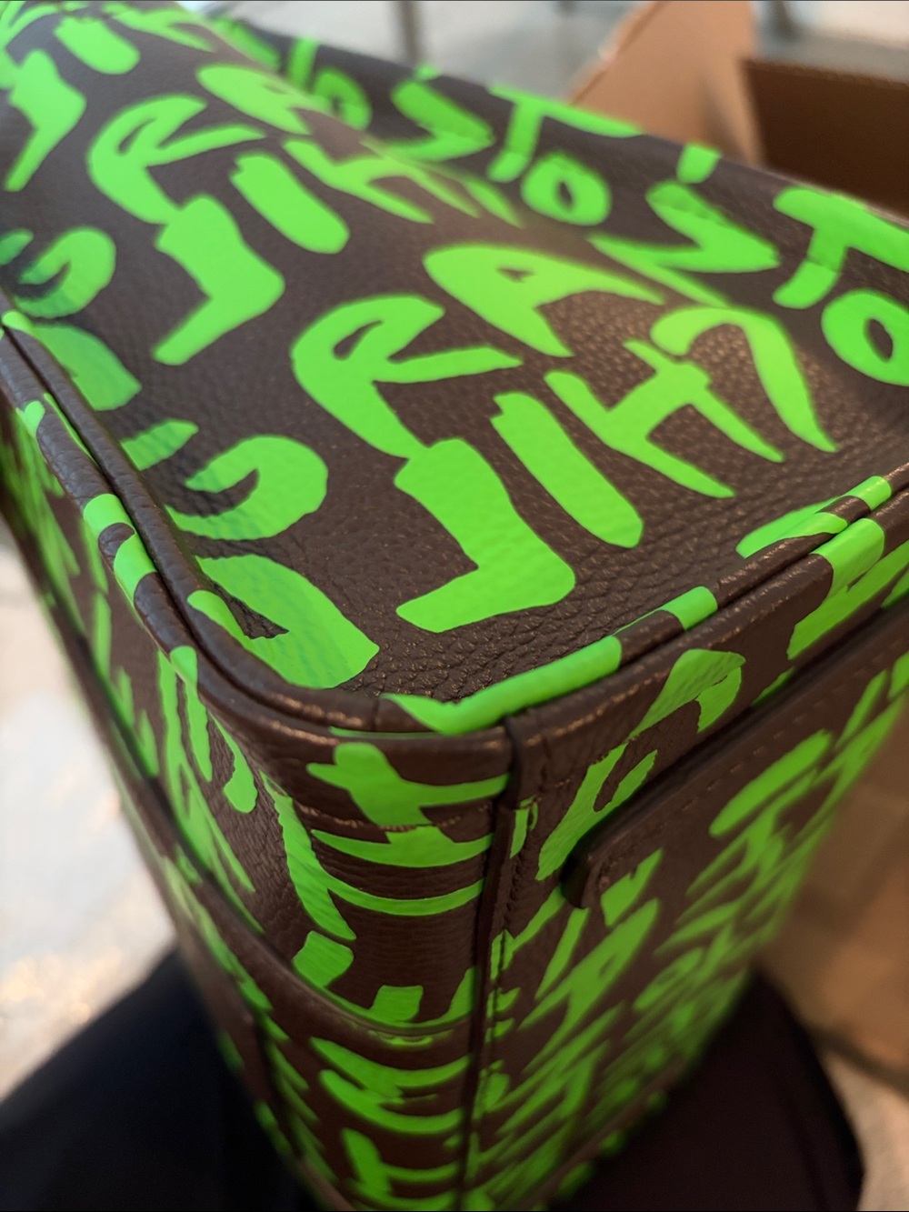 Marc Jacobs Stephen Sprouse Neon Green Graffiti Tote on Dark Brown - Picture 11 of 13